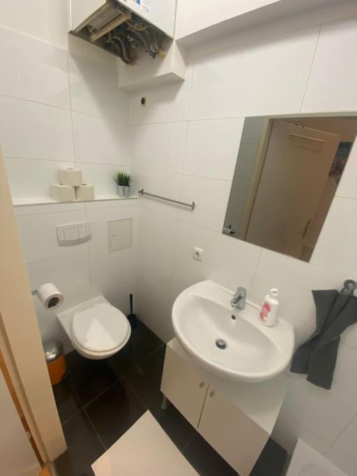 Cozy Appartm With + Airport/city Center Connection *