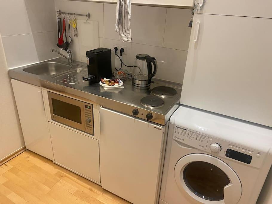 Apartment Cozy Appartm With + Airport/city Center Connection Wien