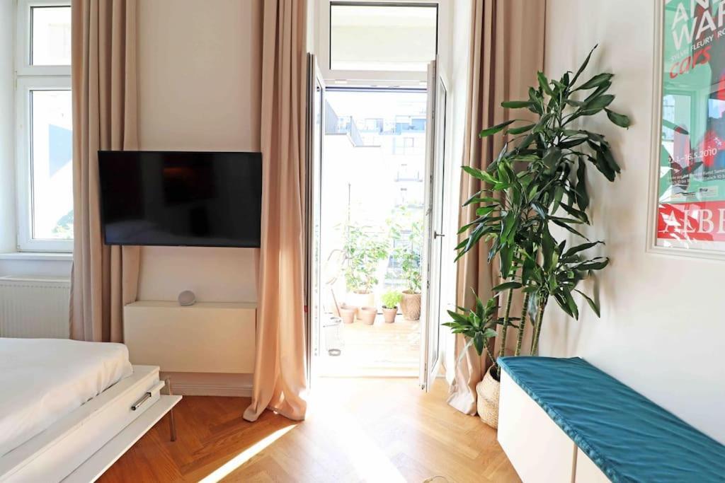 Apartment Smart Mit Balkon Am Augarten Park Naehe Zentrum