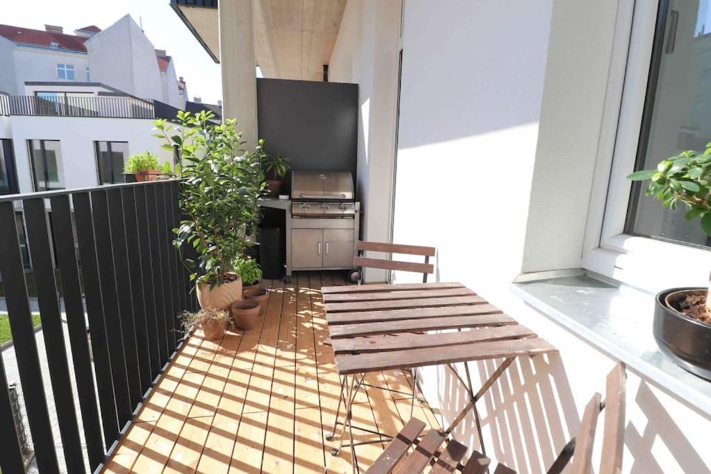 Apartment Smart Mit Balkon Am Augarten Park Naehe Zentrum *