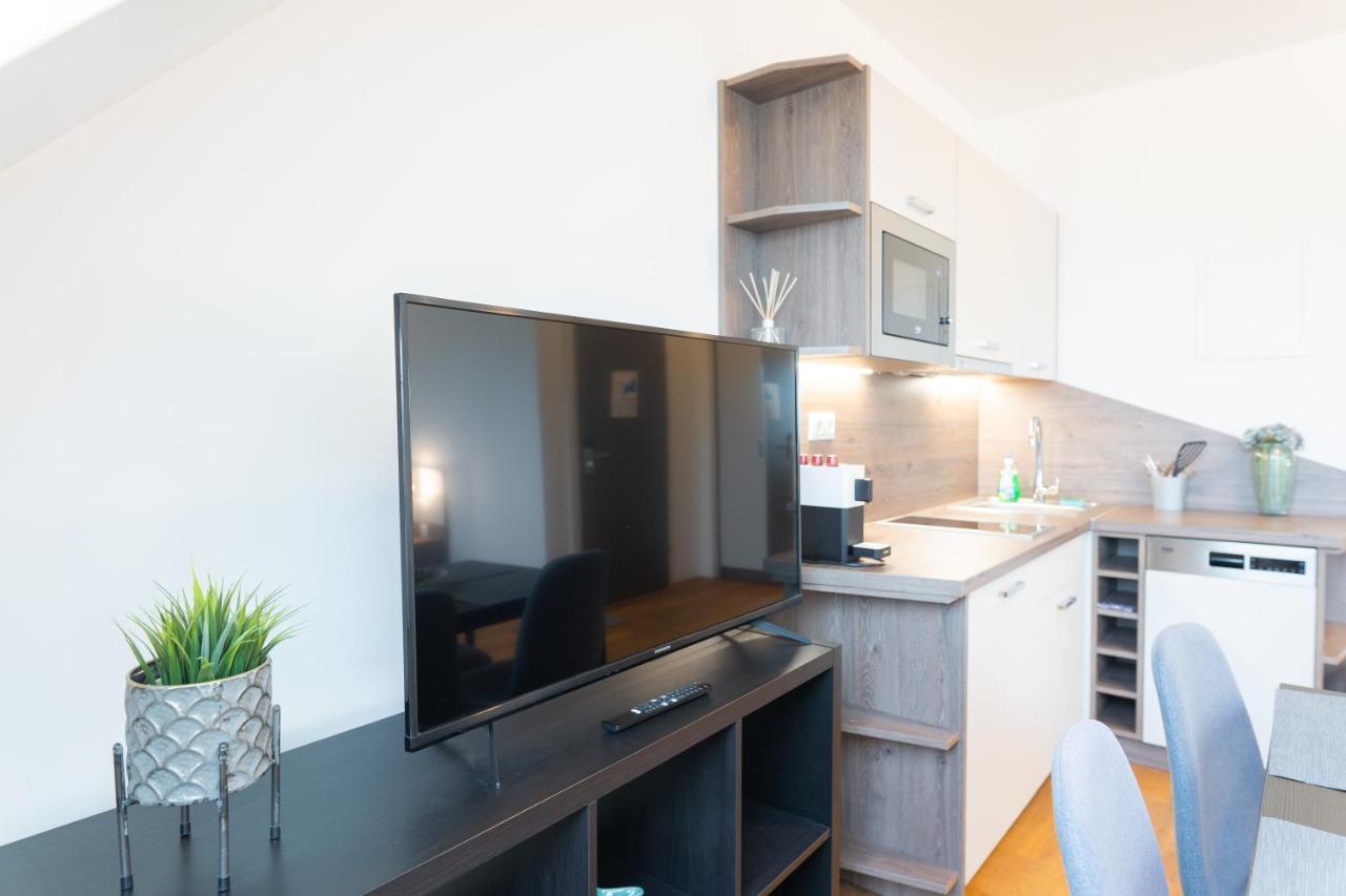 Triester Apartment Vienna
