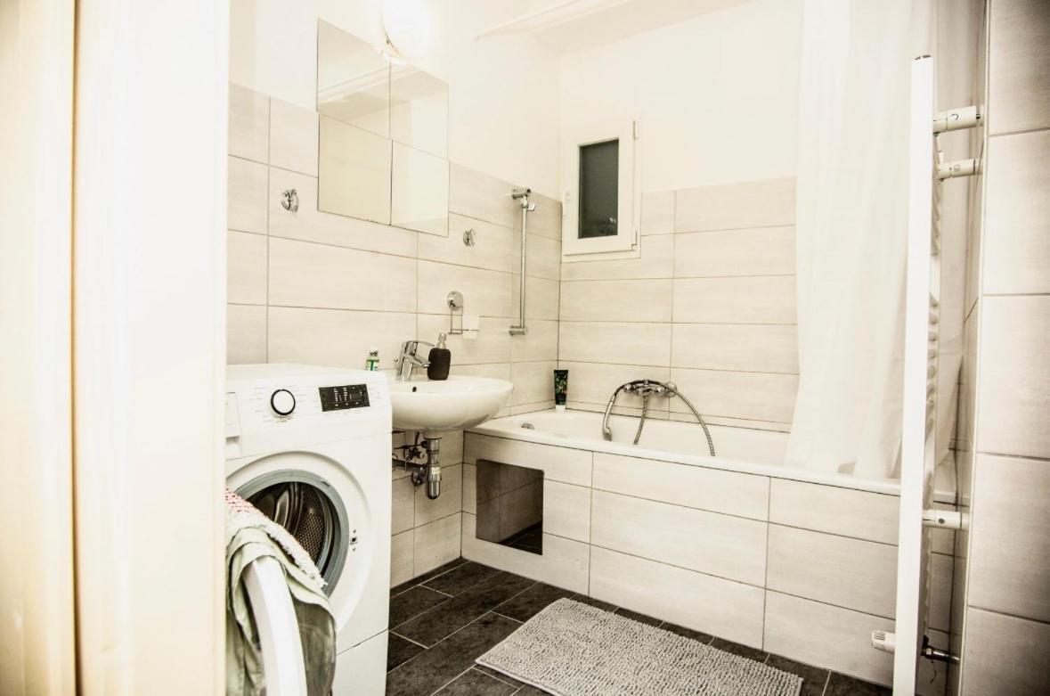Nahe Belvedere Garden Apartment *