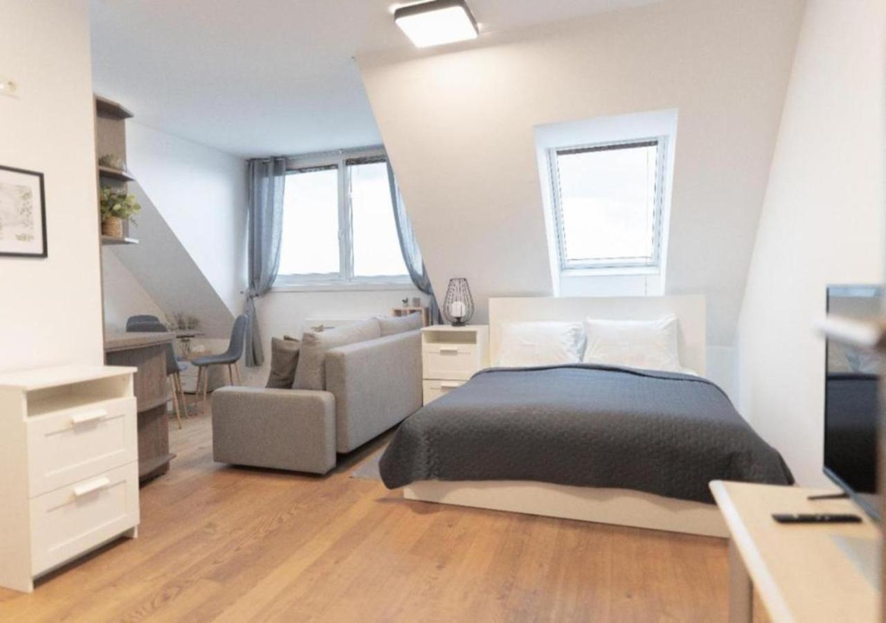 Triester Apartment Vienna