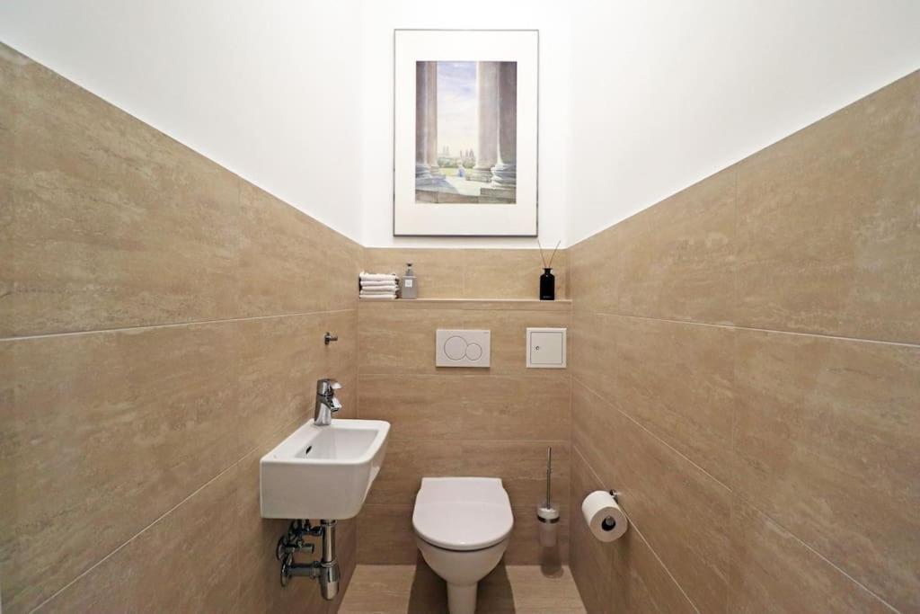 Center Apt In Best Area Near Park & Danube 20'to Airport