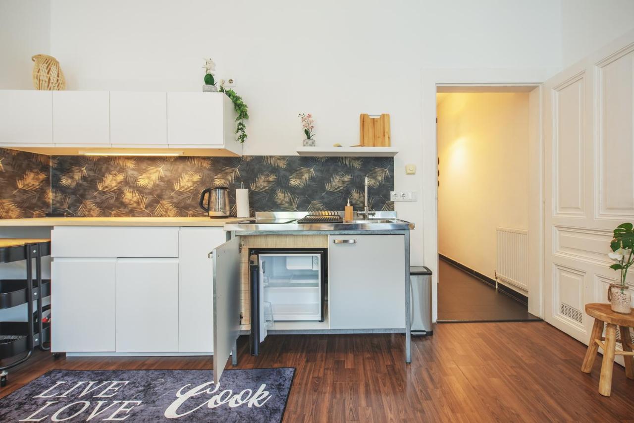 Delightful - Near Subway Apartment *