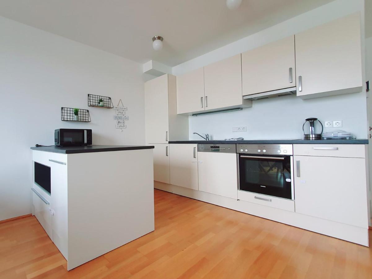 Near Lake Two Bedroom Duplex * Vienna