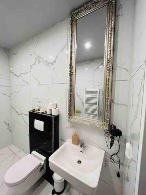 Apartment Xuba Apartmentrooms I Messe Prater I Kuechenzeile Vienna