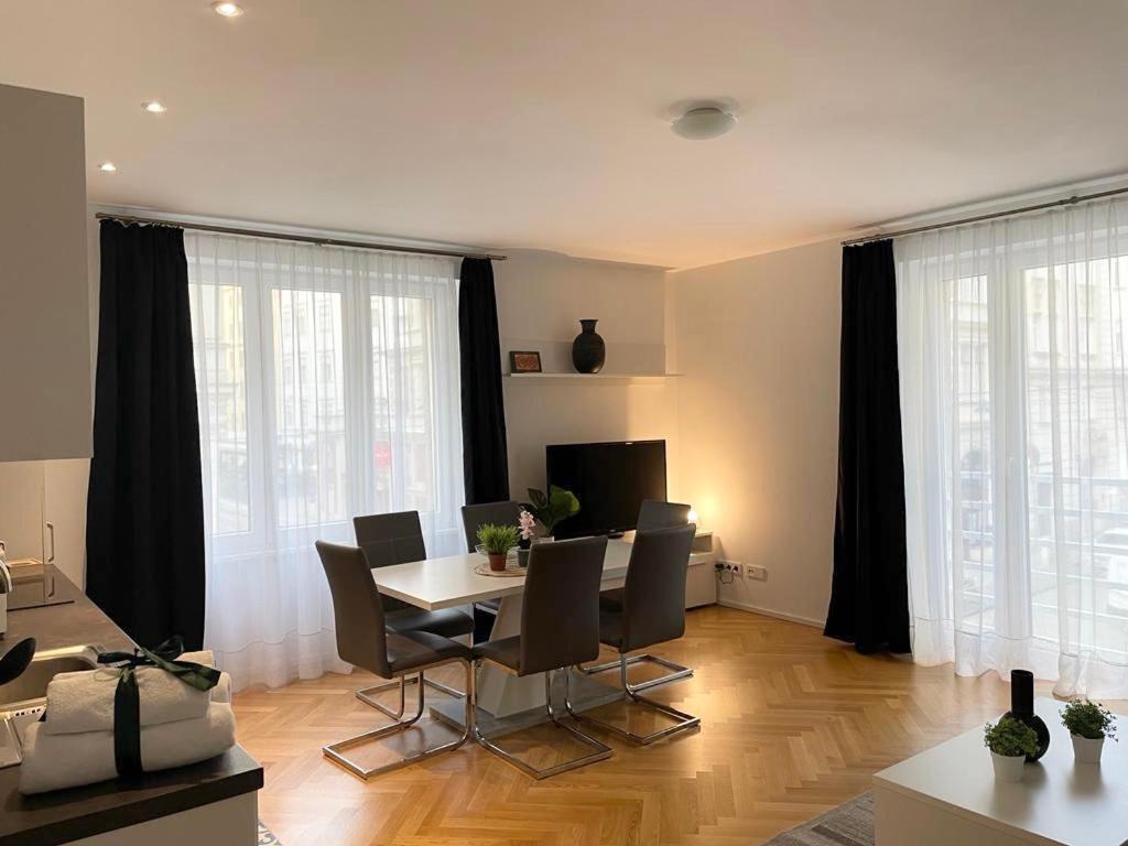 Apartment 1st La Opera Suites *