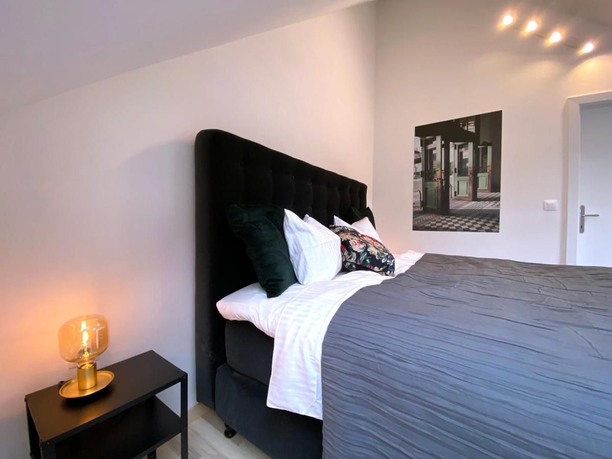 Apartment Stilvolle Dachgeschosswohnungen Mit Balkon In Innenstadt Naehe *