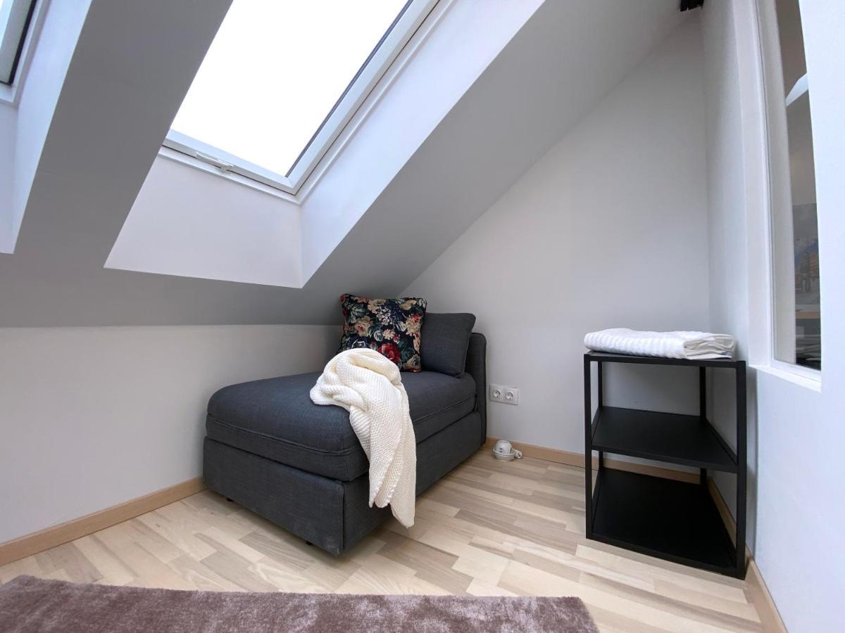Apartment Stilvolle Dachgeschosswohnungen Mit Balkon In Innenstadt Naehe