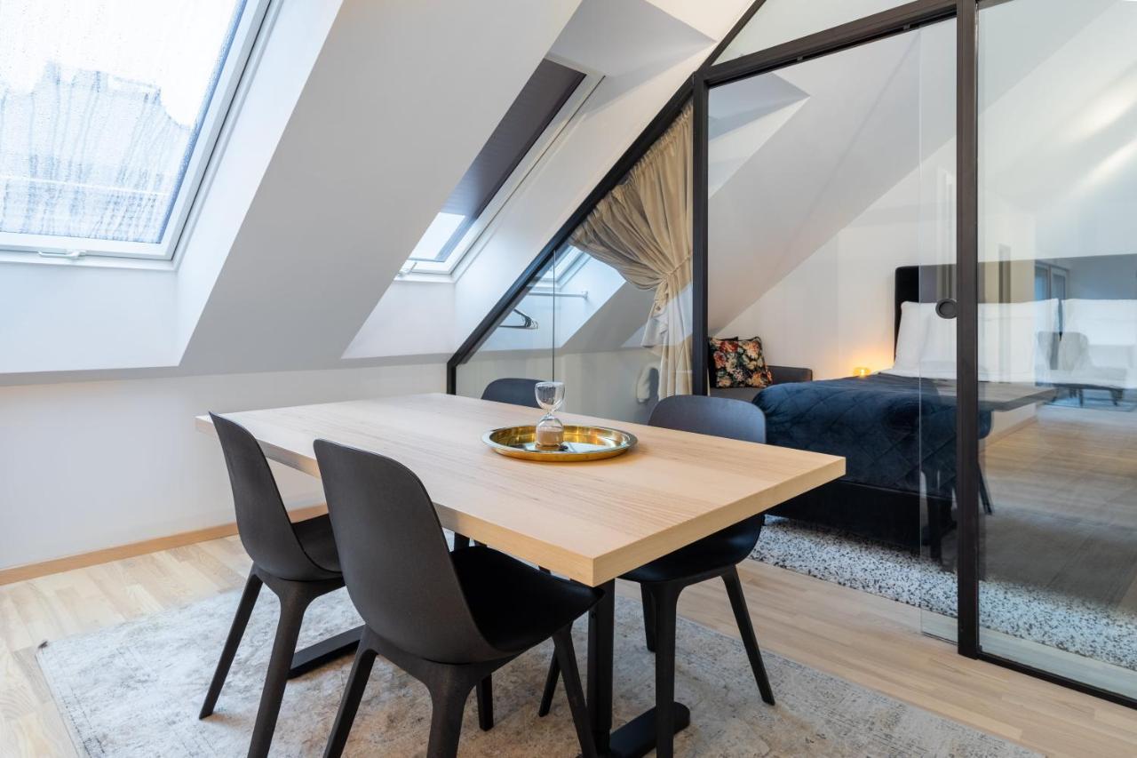 Apartment Stilvolle Dachgeschosswohnungen Mit Balkon In Innenstadt Naehe Wien
