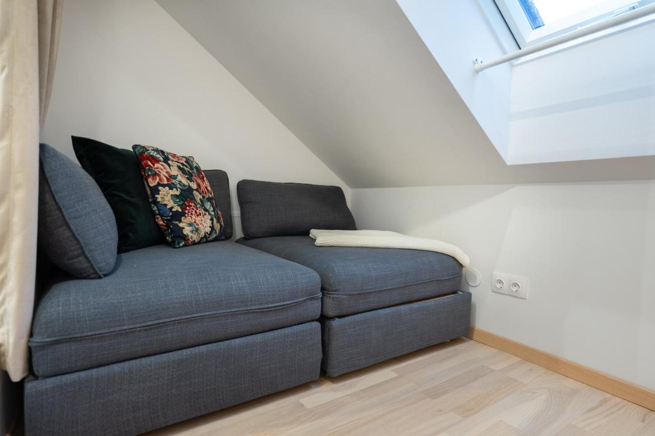 Apartment Stilvolle Dachgeschosswohnungen Mit Balkon In Innenstadt Naehe *