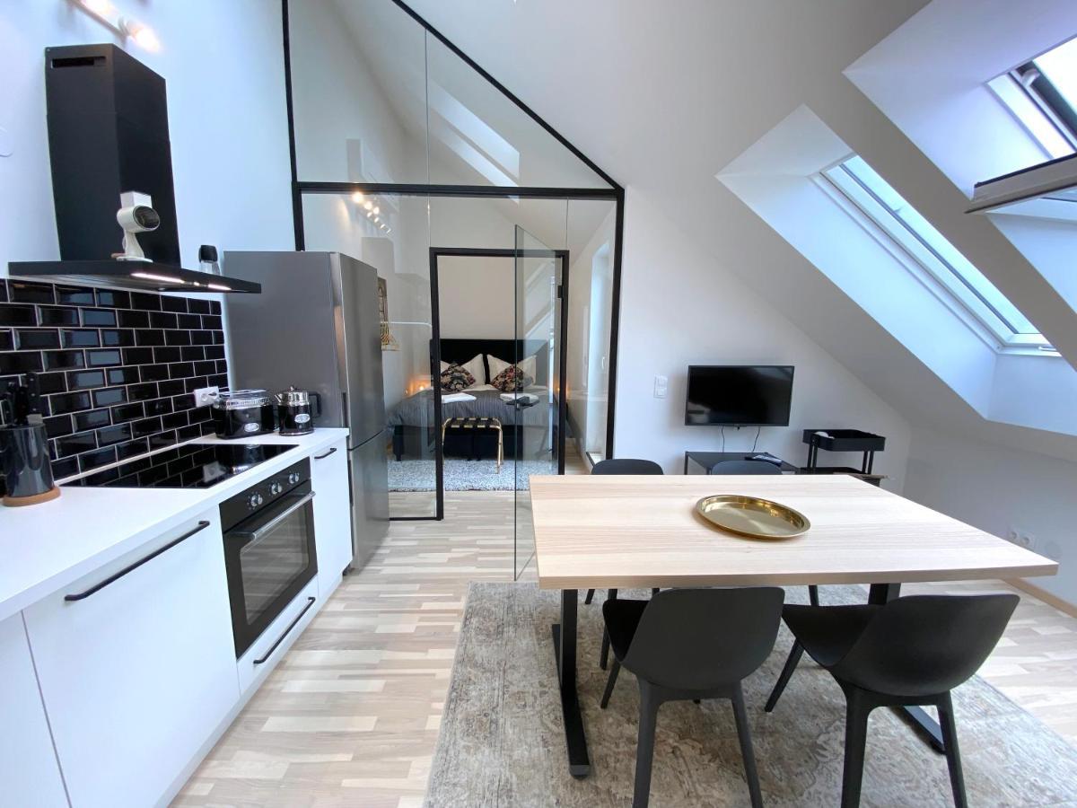 Stilvolle Dachgeschosswohnungen Mit Balkon In Innenstadt Naehe Wien