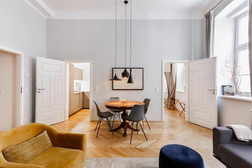 Apartment Center Apt In Best Area Near Park & Danube 20'to Airport Vienna
