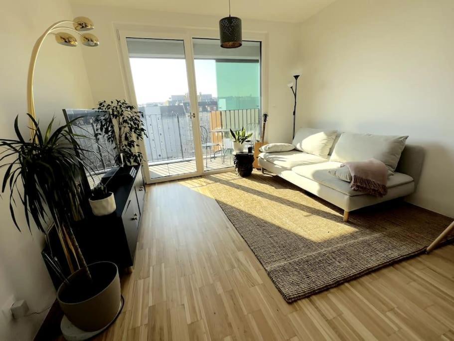 New! Near Schonbrunn Palace Wien