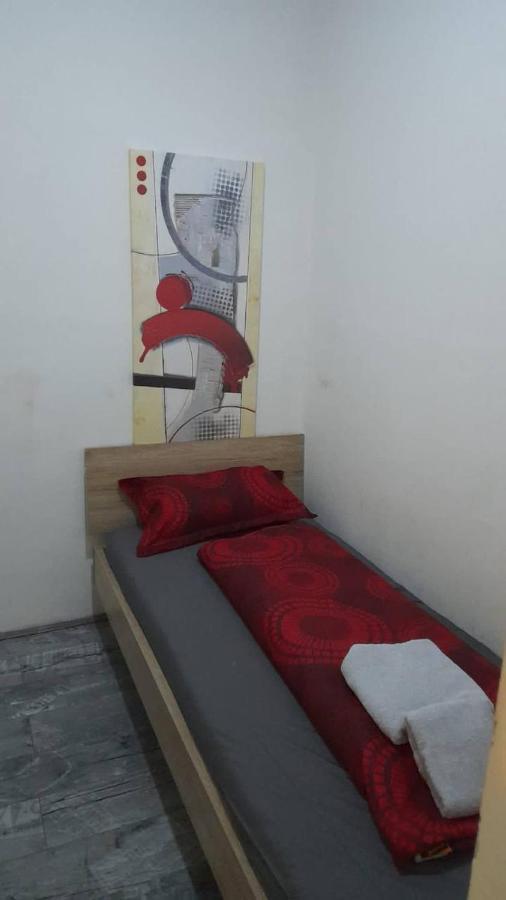 Economic 4p Wg Apartment *