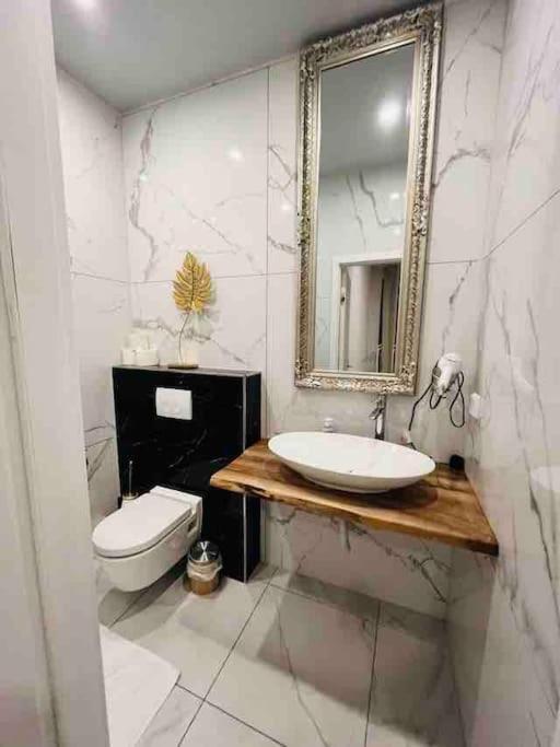 Apartment Xuba Apartmentrooms I Messe Prater I Kuechenzeile Vienna
