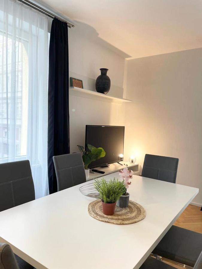 1st La Opera Suites Apartment *