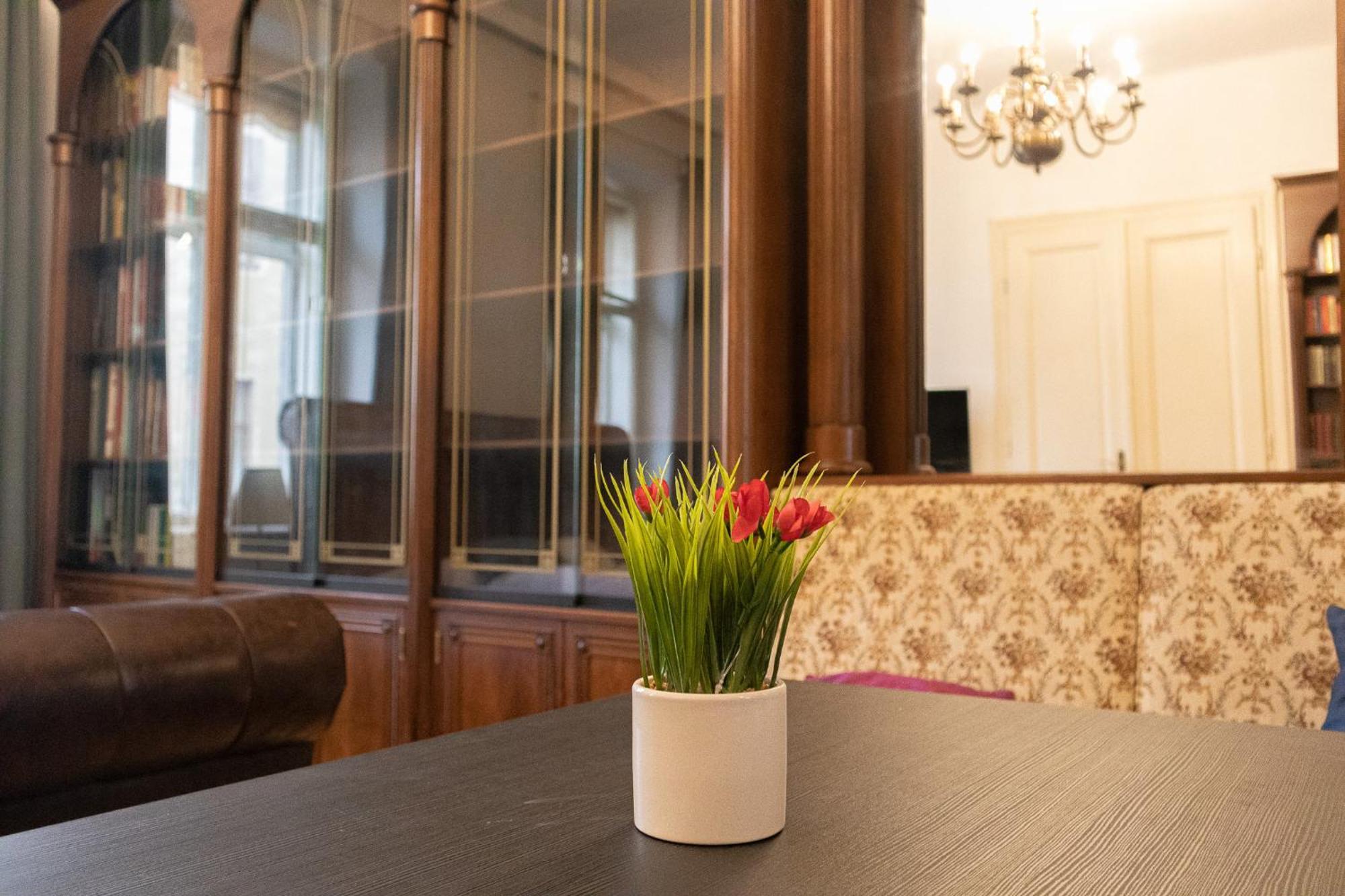 Large 4br Near Karlsplatz Ideal For Big Groups Apartment