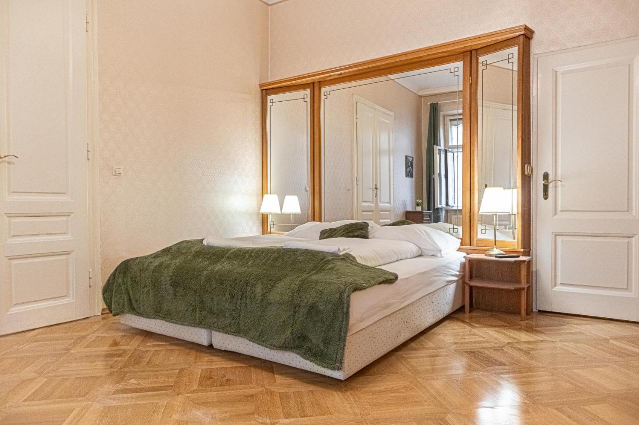 Apartment Large 4br Near Karlsplatz Ideal For Big Groups *