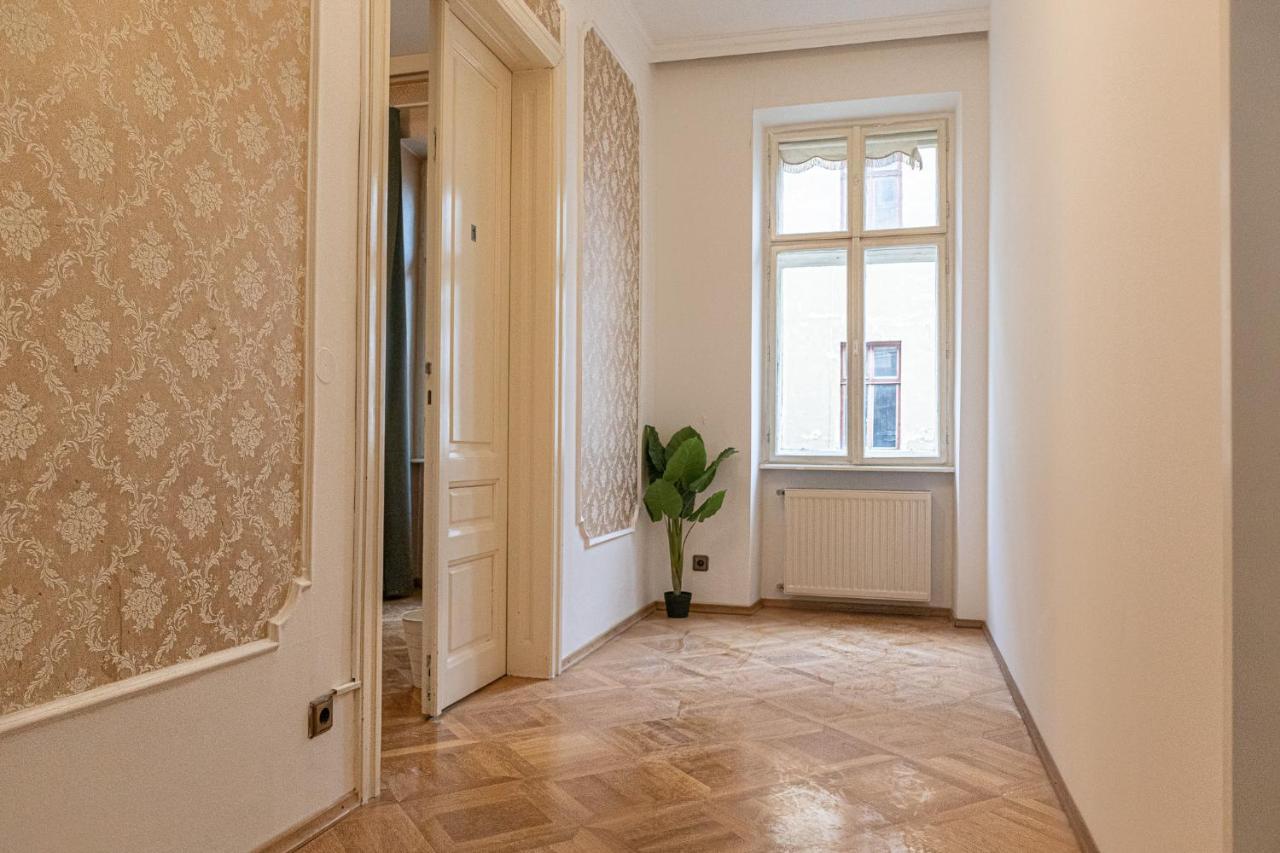 Large 4br Near Karlsplatz Ideal For Big Groups *