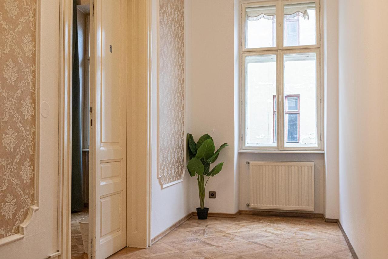 Large 4br Near Karlsplatz Ideal For Big Groups Apartment