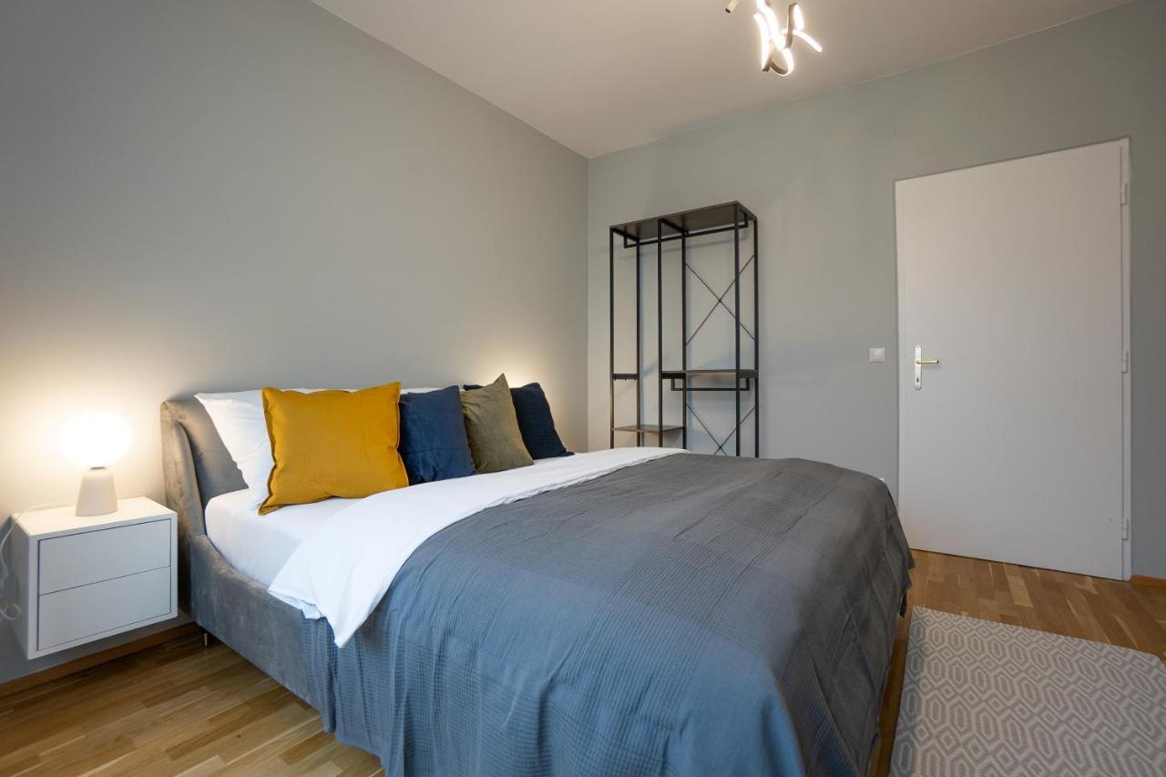 Bright Stylish In A Location Apartment