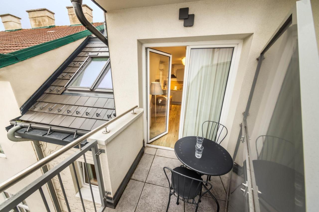 Jimmy's Lory Aparthotel 3*
