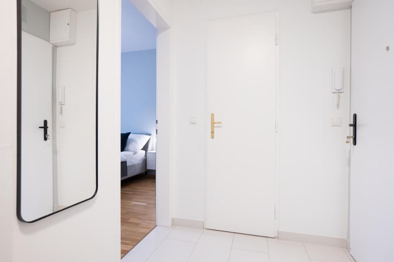 Bright Stylish In A Location Apartment *