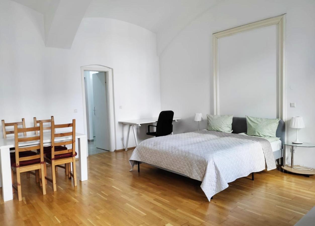 Apartment Lovely Modern Historical 1-bedroom