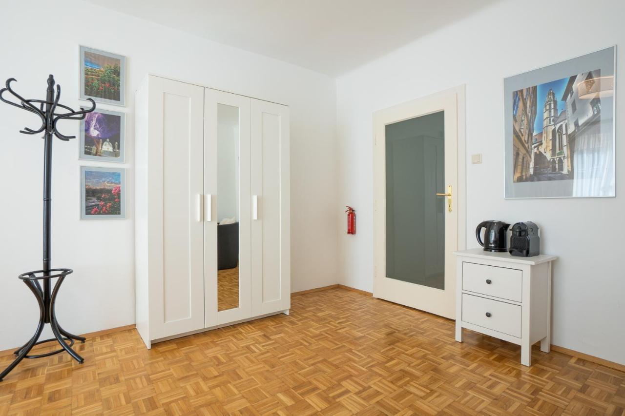 Apartment Living - Stephansdom *