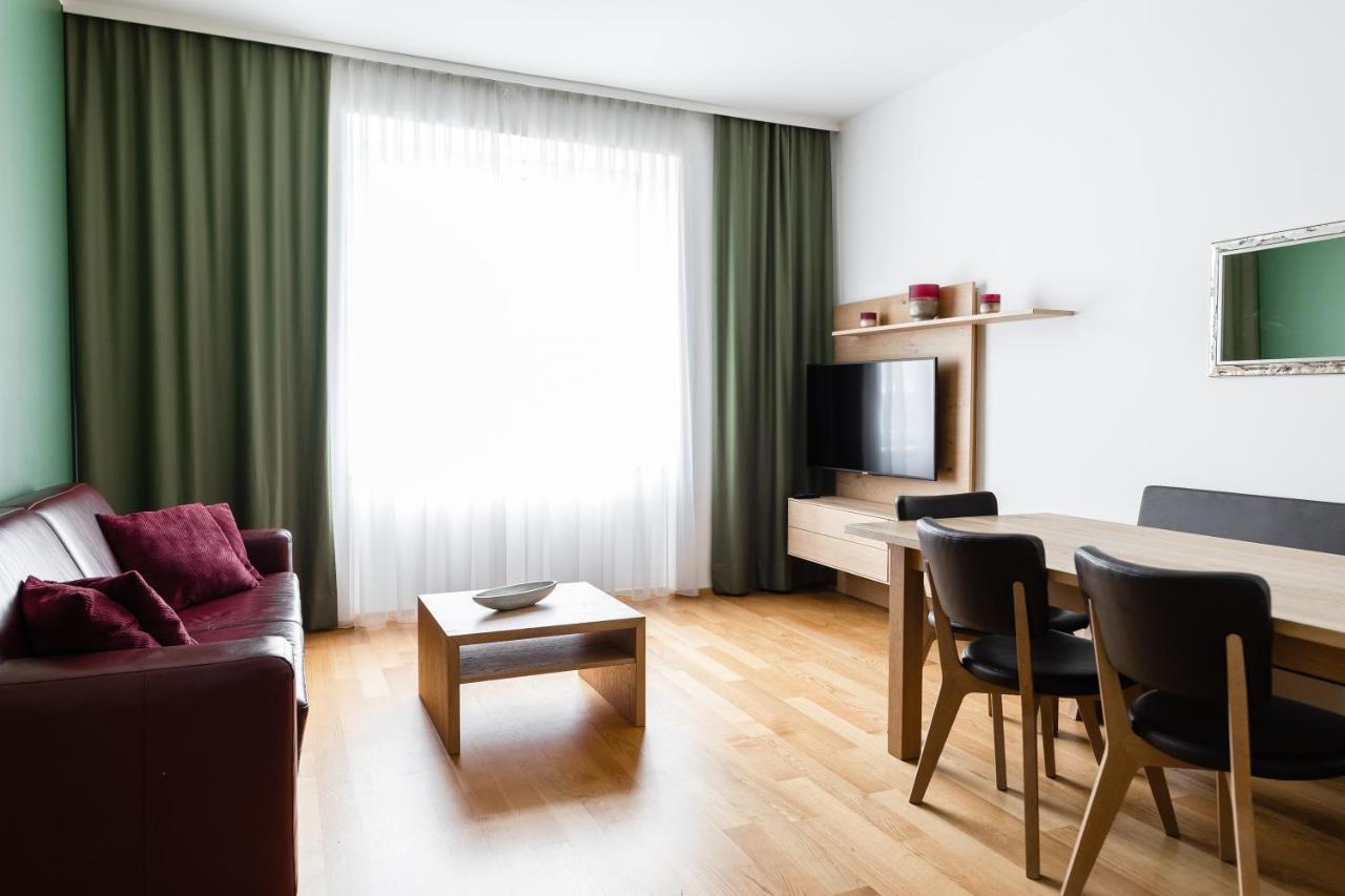 Nadland Wehlistrasse Vienna