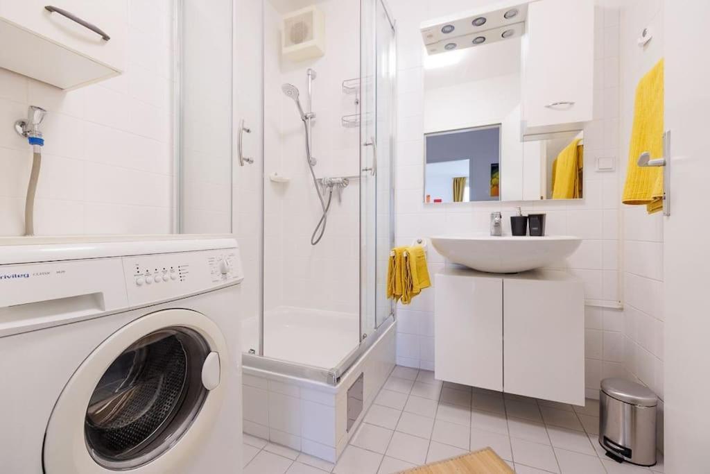 New! Cozy & Lovely In The 3rd District *