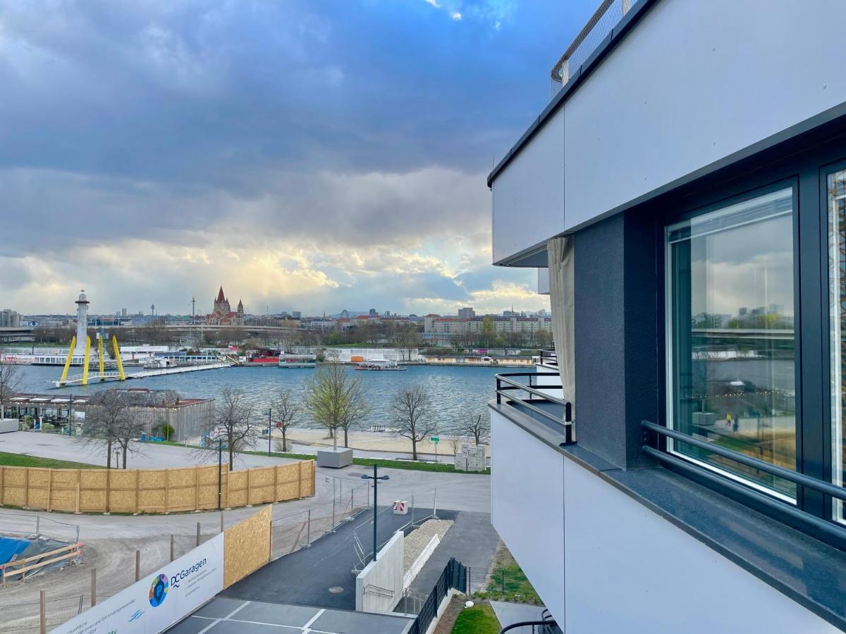 Riverfront With Balcony And Ac Apartment Vienna