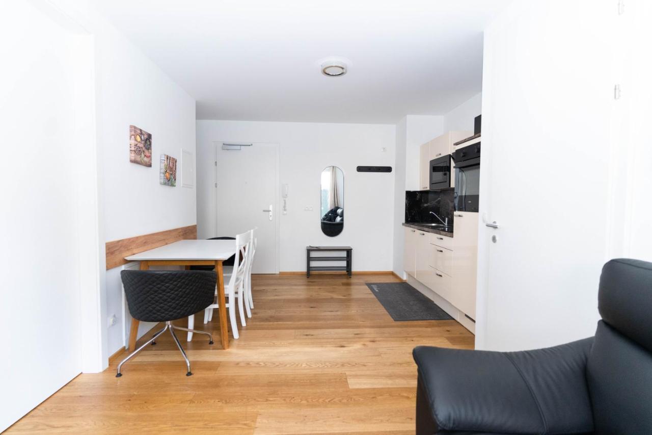 Apartment Modern With Tiny Garden Near Center