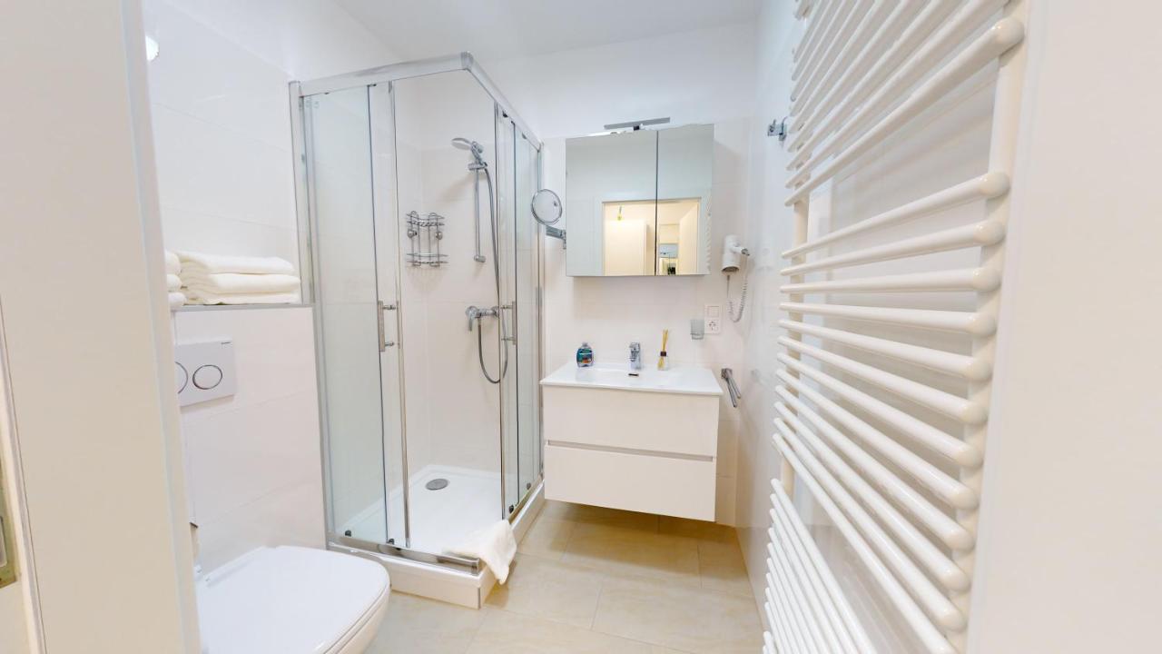 Alon Homes - Premium Center Apartment *