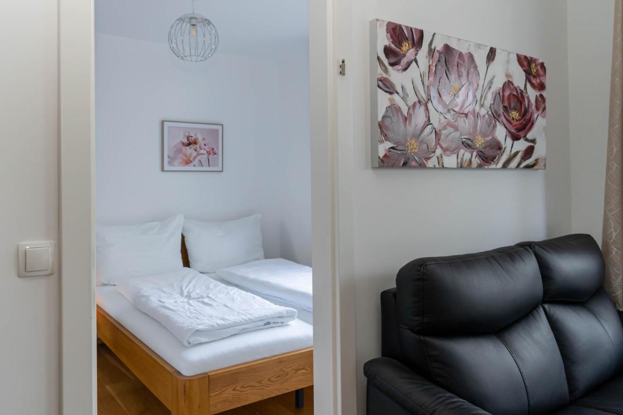 Modern With Tiny Garden Near Center Apartment
