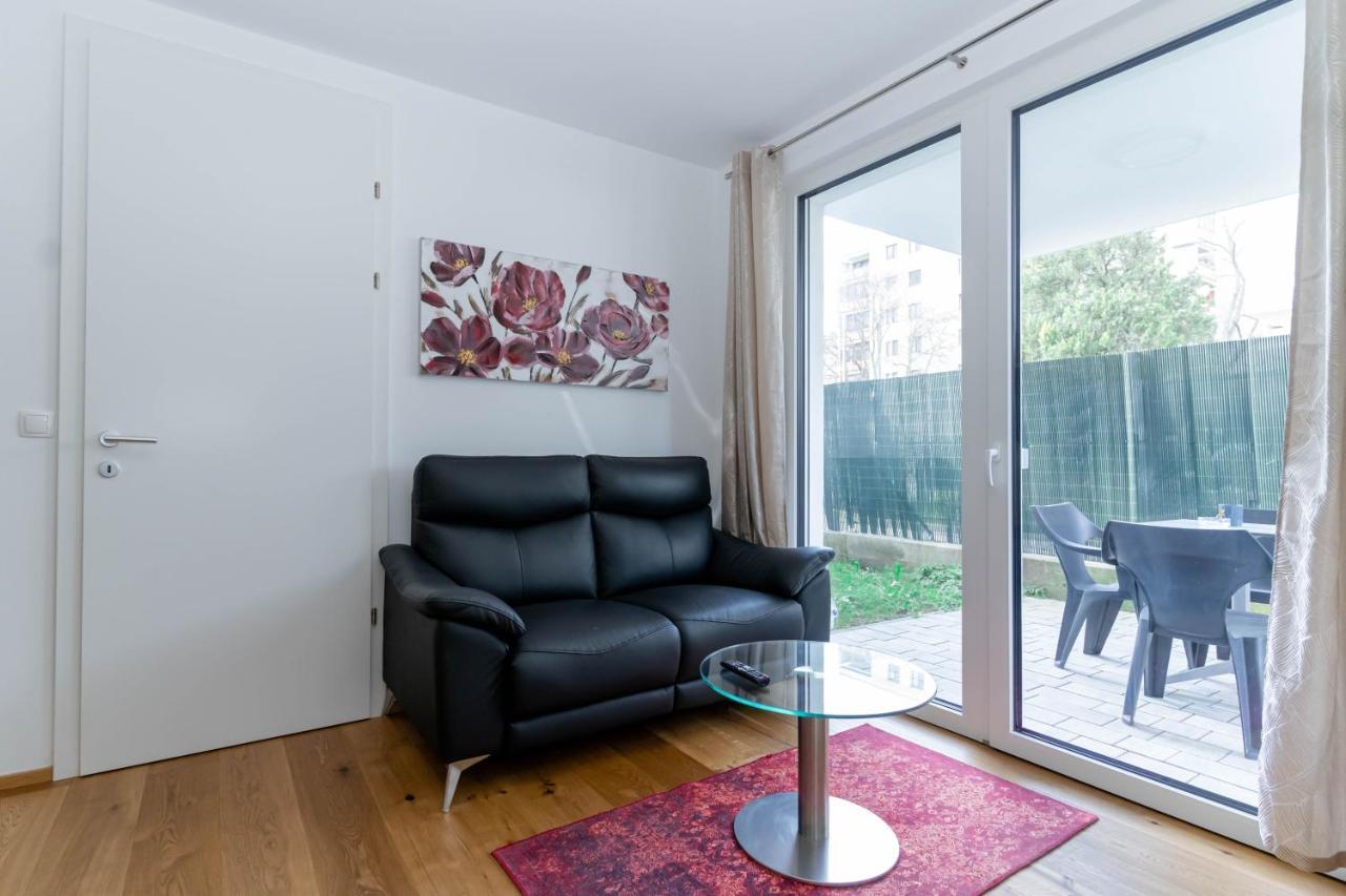 Apartment Modern With Tiny Garden Near Center Vienna