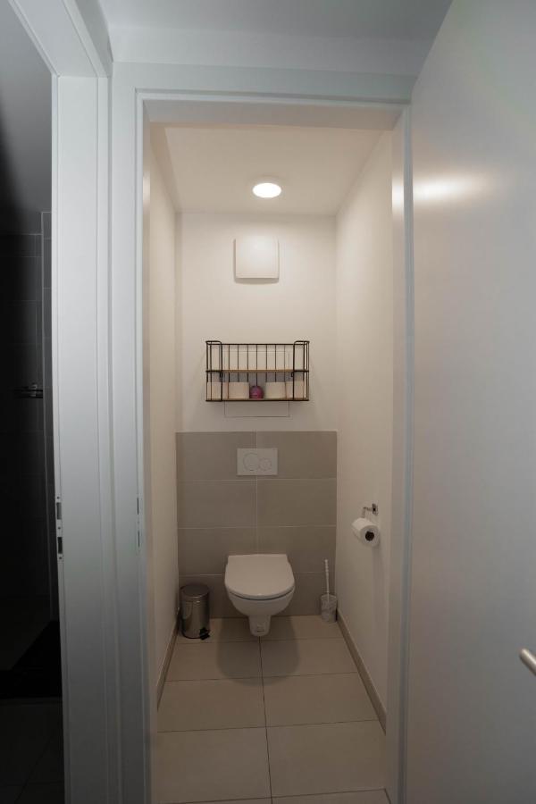 Apartment Modern With Tiny Garden Near Center *