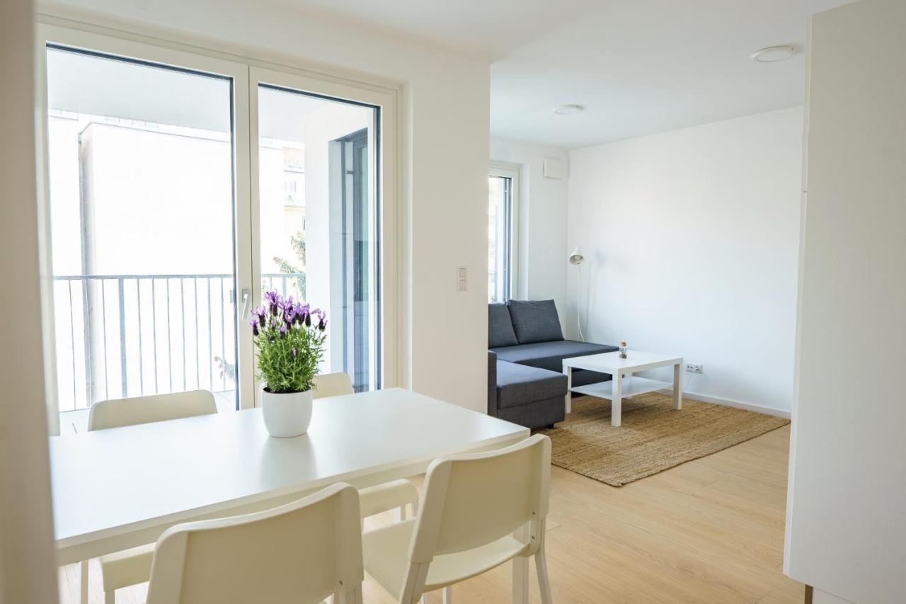 Living - Breitenseer Straße