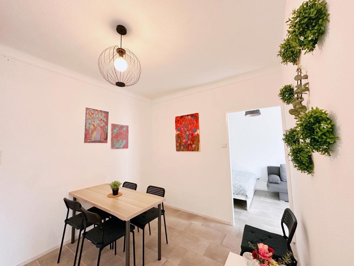 Charming Three Bedrooms Near Station