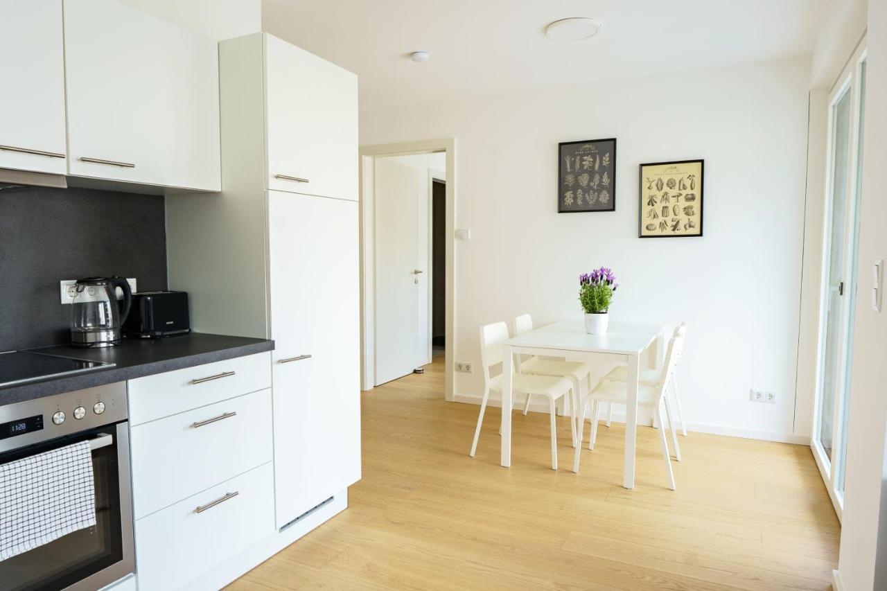 Living - Breitenseer Straße *