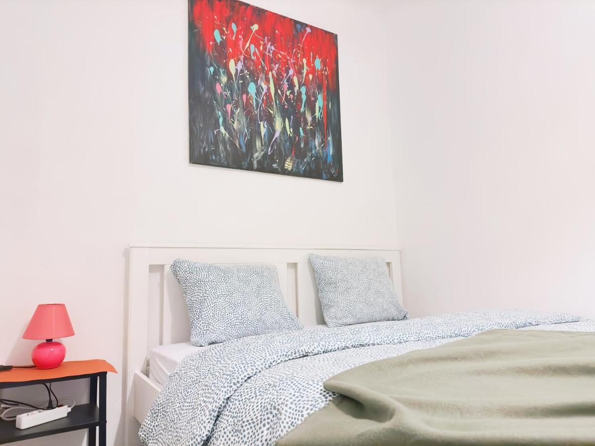 Charming Three Bedrooms Near Station Apartamento Viena