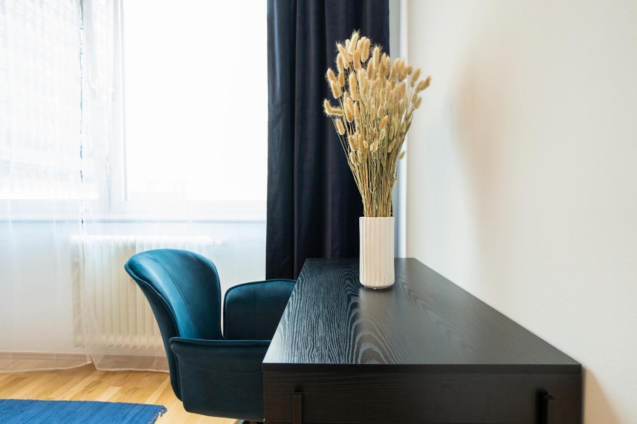 Bright Stylish In A Location Apartment *