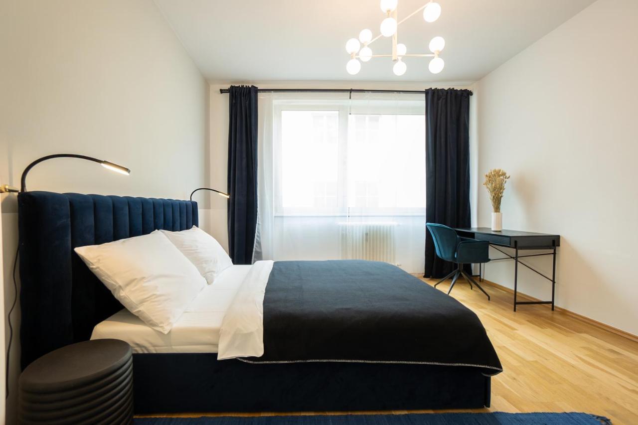 Bright Stylish In A Location Apartment *
