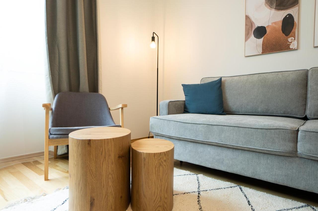 Bright Stylish In A Location Apartment *