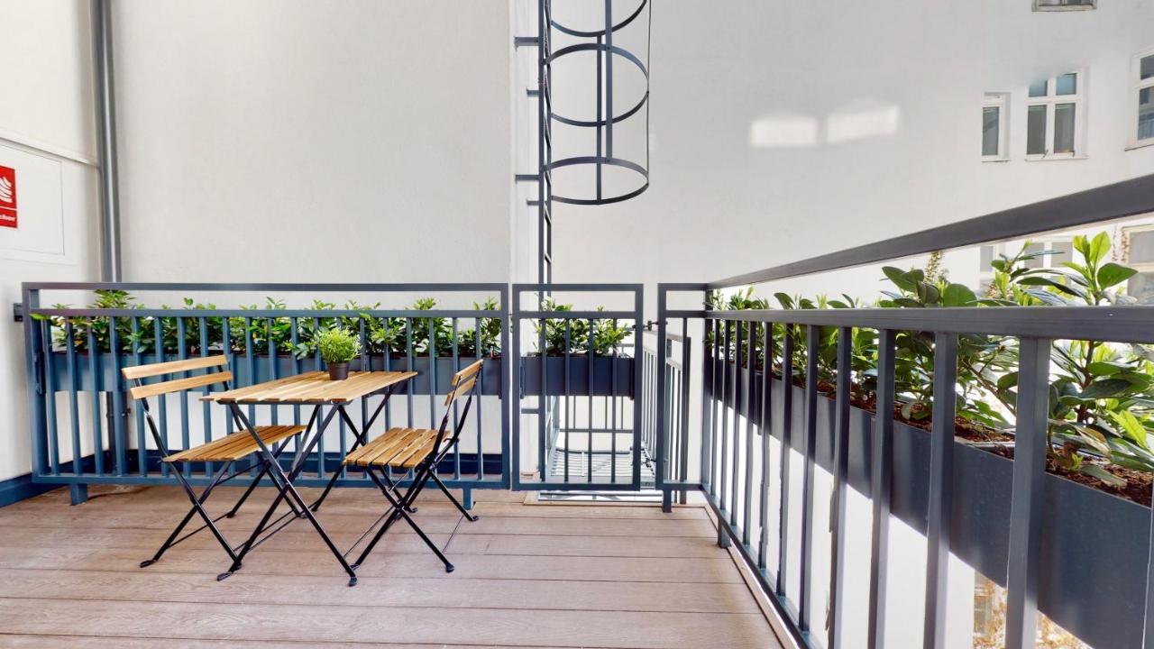 Alon Homes - Premium Center Apartment