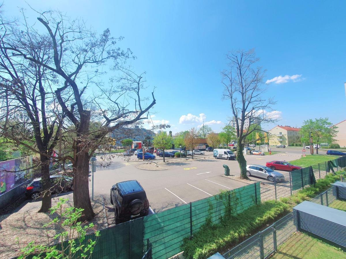 Apartment Near Lake Two Bedroom