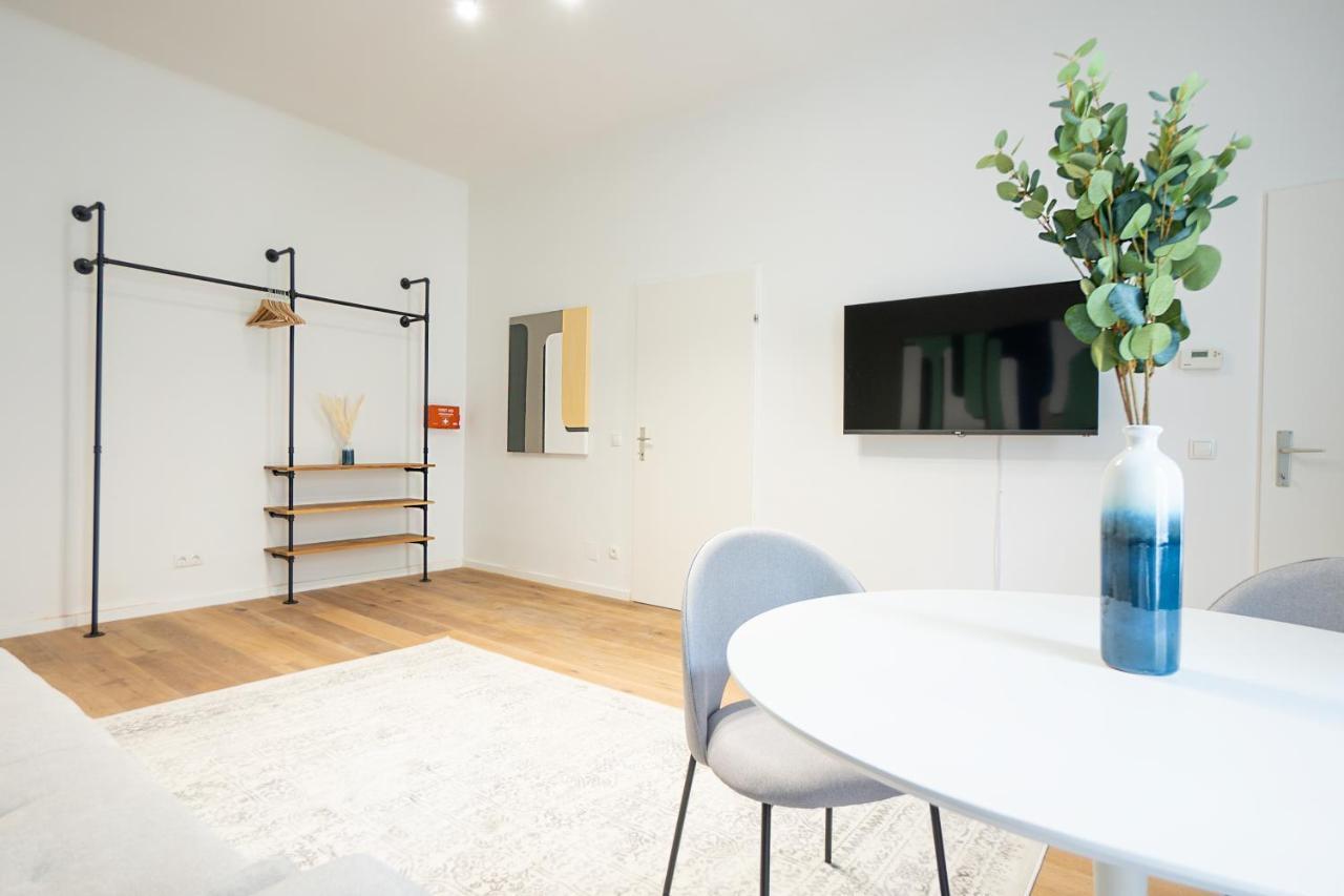 Spacious Cosy With A Balcony And A King-size Bed 15 Minutes Away From Stephansdom Apartment Wien