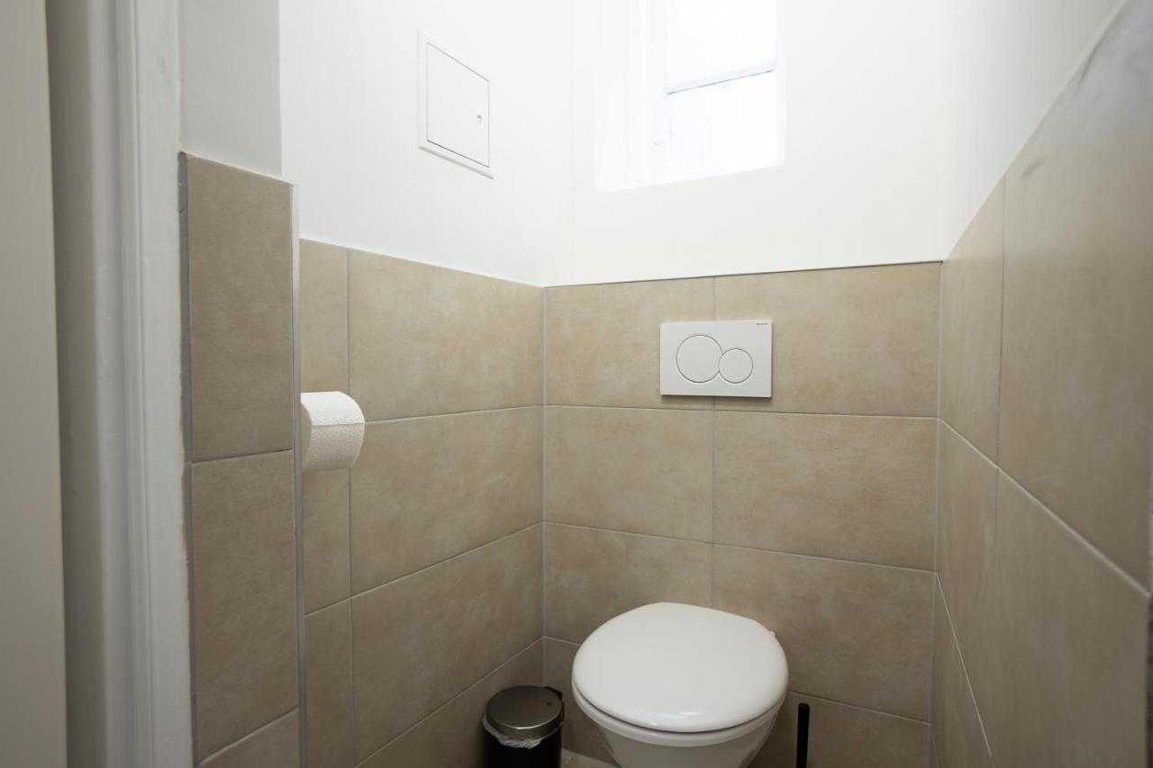 Spacious Cosy With A Balcony And A King-size Bed 15 Minutes Away From Stephansdom Wien